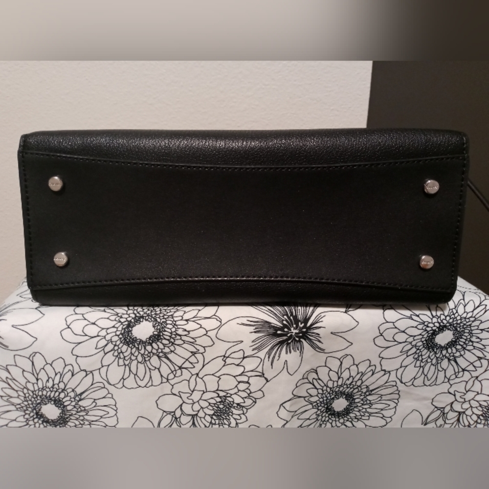 Elegant Black Calvin Klein Handbag 😍👜 - Picture 6 of 7